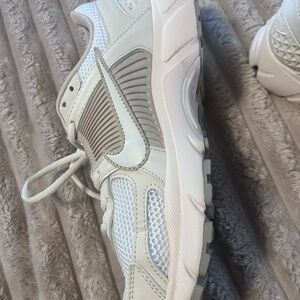 Nike Women’s Vomero 5